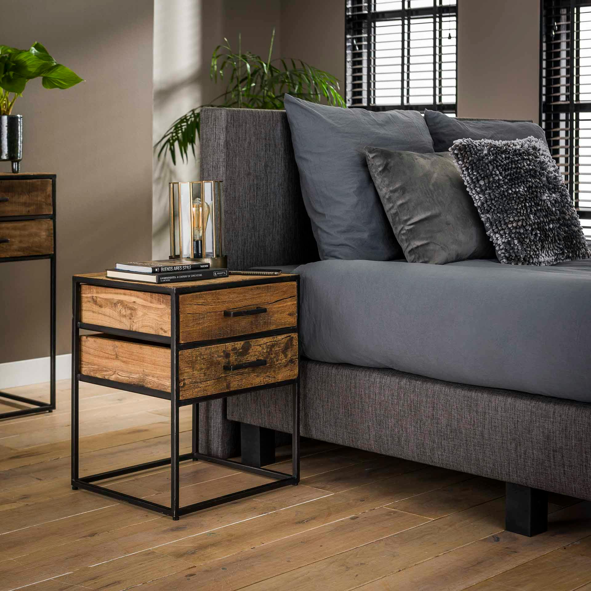 Table de nuit bois recyclé brut acier 2 tiroirs WELLINGTON