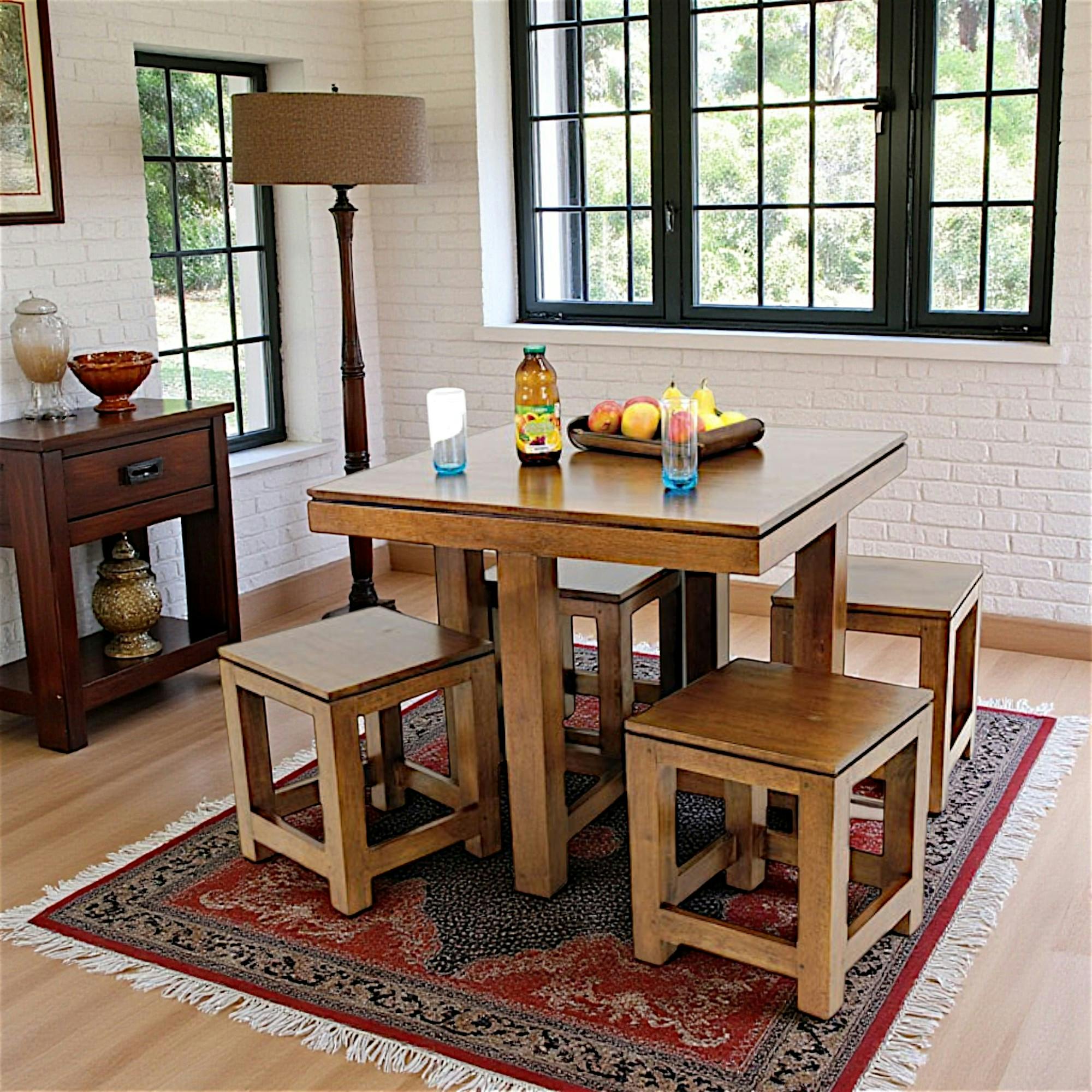 Table de repas Hévéa 90x90x76cm et ses 4 tabourets HELENA