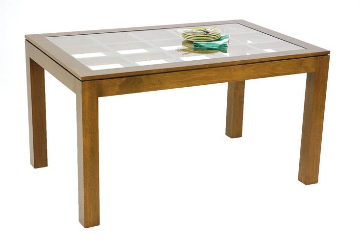 Table de repas rectangle Hévéa avec plateau verre posé sur quadrillage bois 138,5x89,5x76cm HELENA