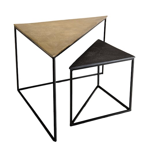 Tables basses gigognes triangulaires en metal dore et noir style contemporain