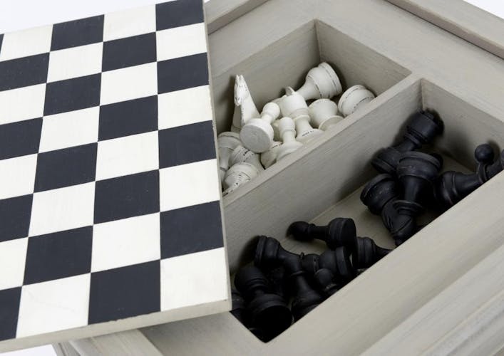 Table d'échecs en bois vieilli gris clair EDOUARD L 45 x P 45 x  H 69 AMADEUS