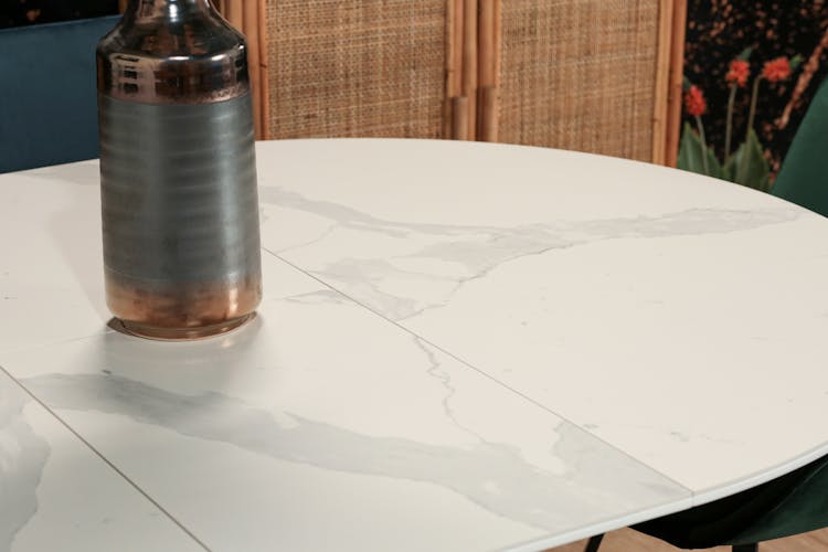 Table en céramique blanche ronde D 130-170 cm LOMBARDIE