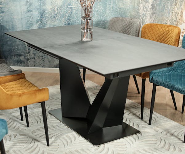 Table en céramique extensible avec pied central design 180-240 LOMBARDIE