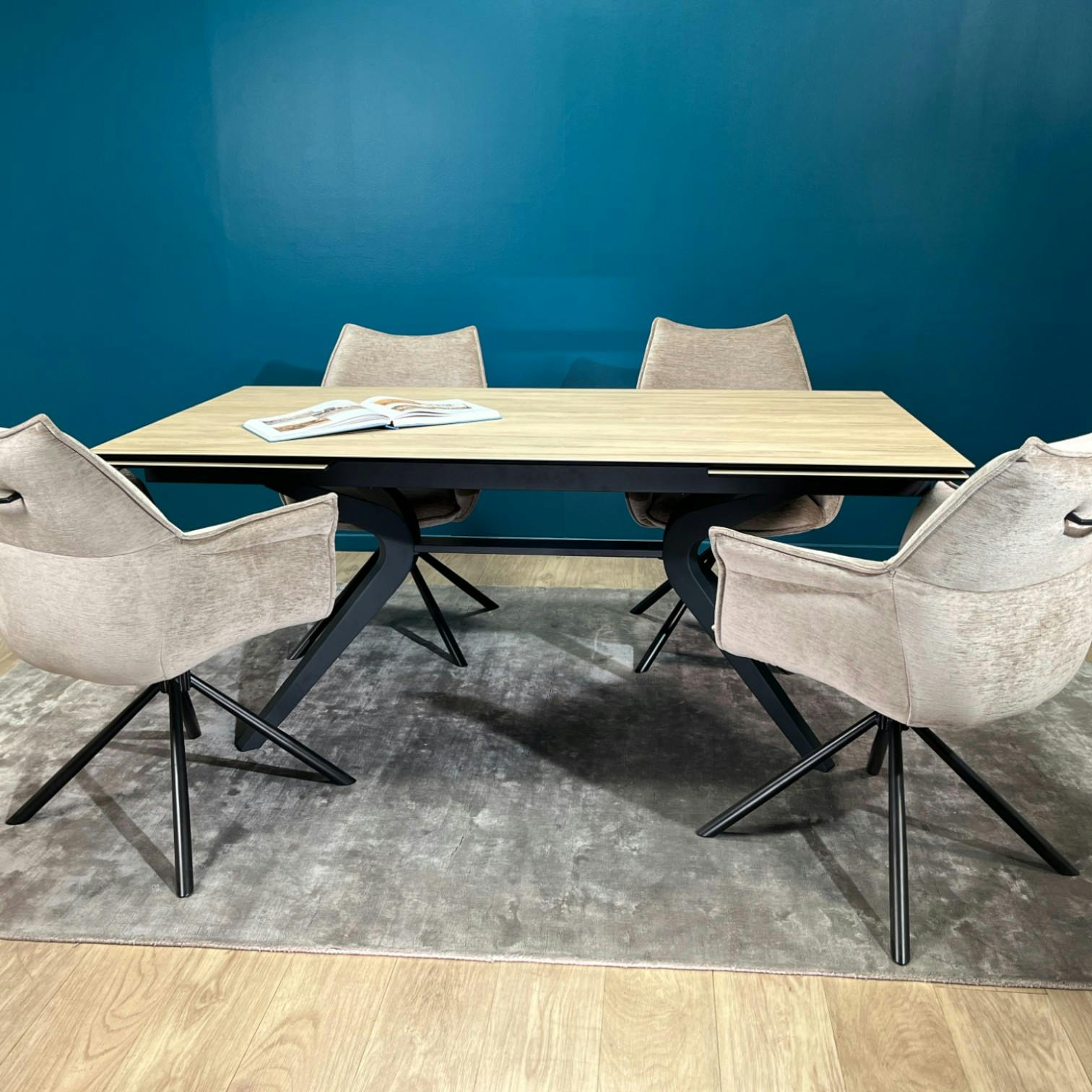 Table en céramique extensible effet bois pied central 4 branches 180-280 cm LOMBARDIE