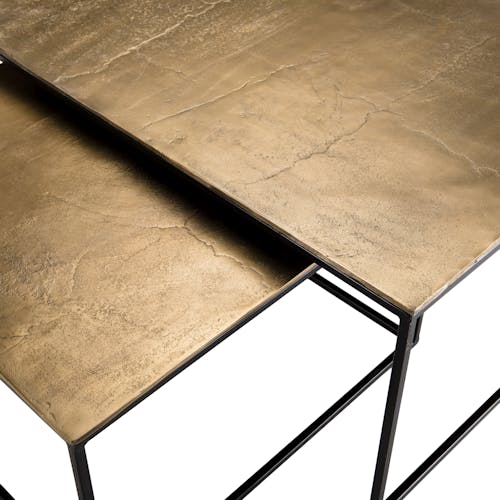 Tables basses gigognes carrees en metal dore et noir style contemporain