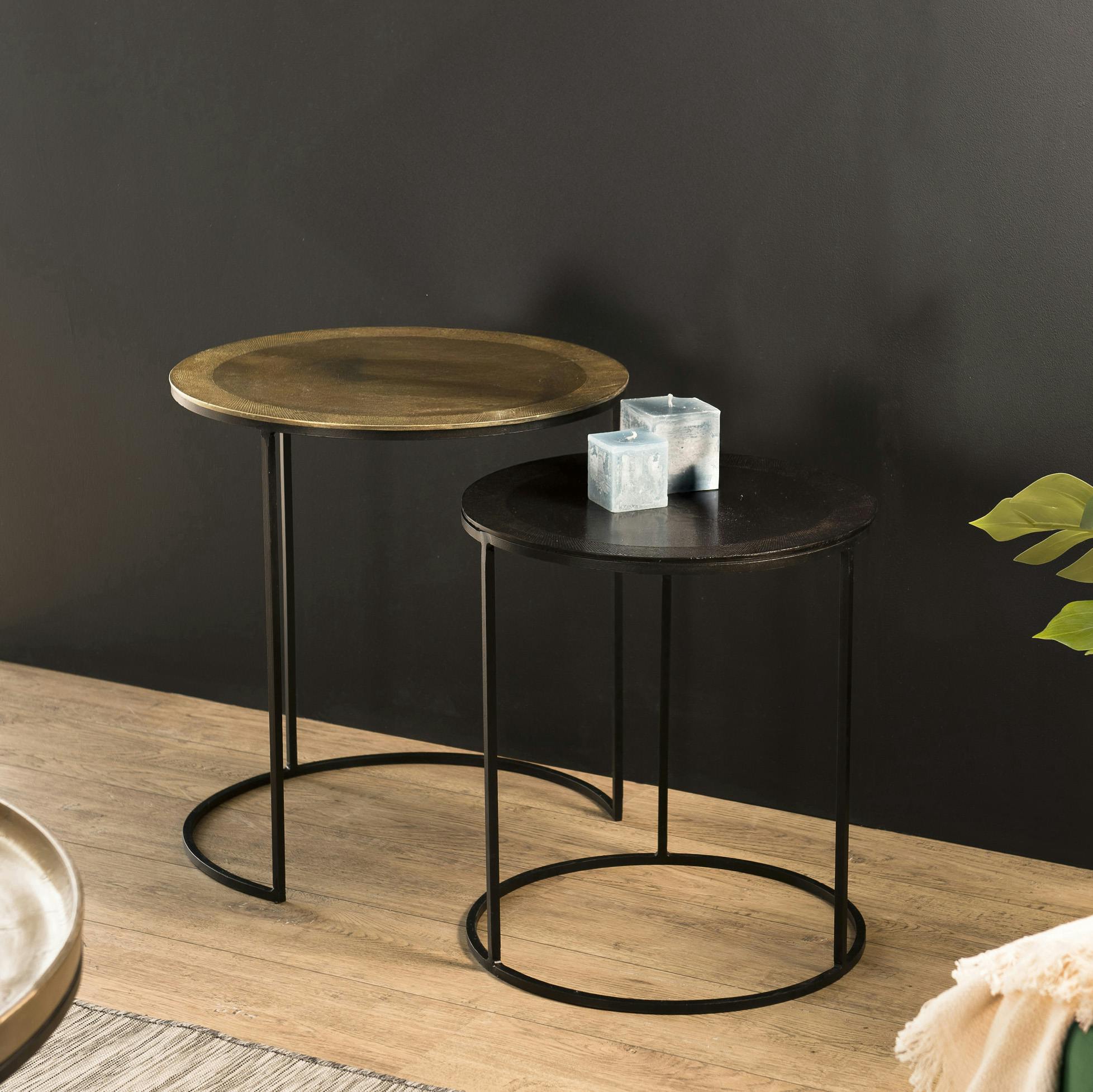 Tables basses gigognes rondes en metal dore et noir style contremporain