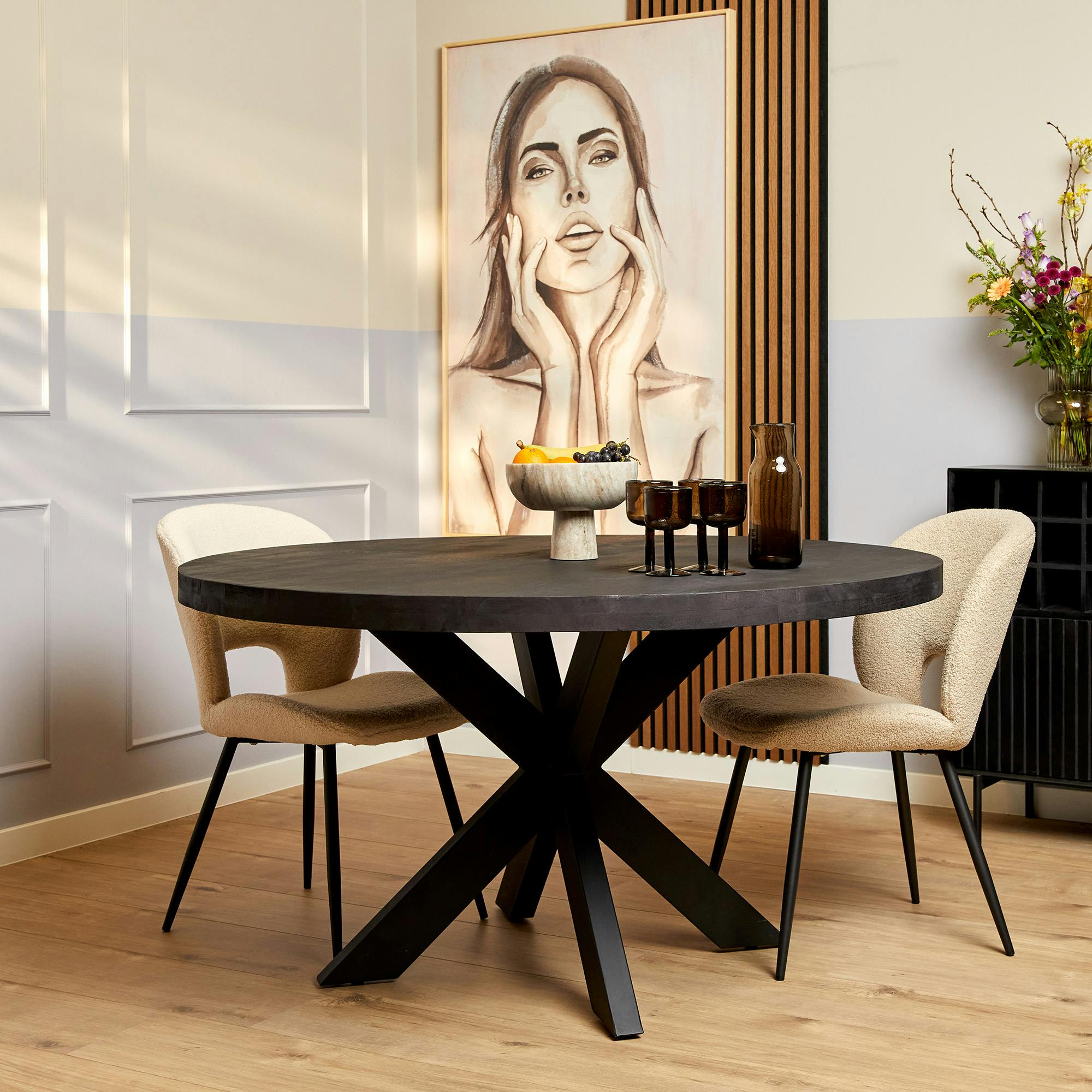 Table ronde bois noir à pied central Ø150 cm RIVANO