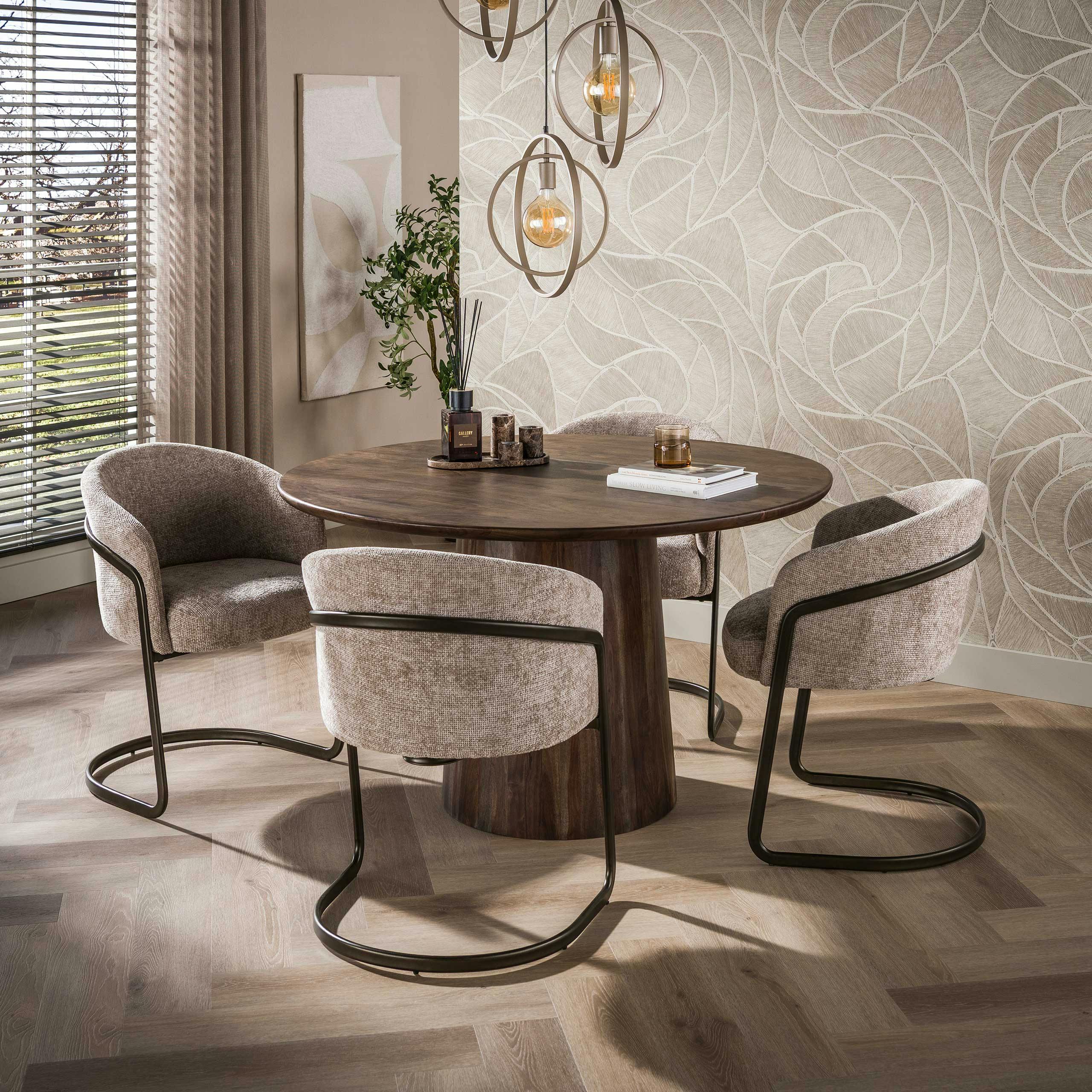 Table ronde en bois d'acacia foncé design organique Ø130 cm NAKO