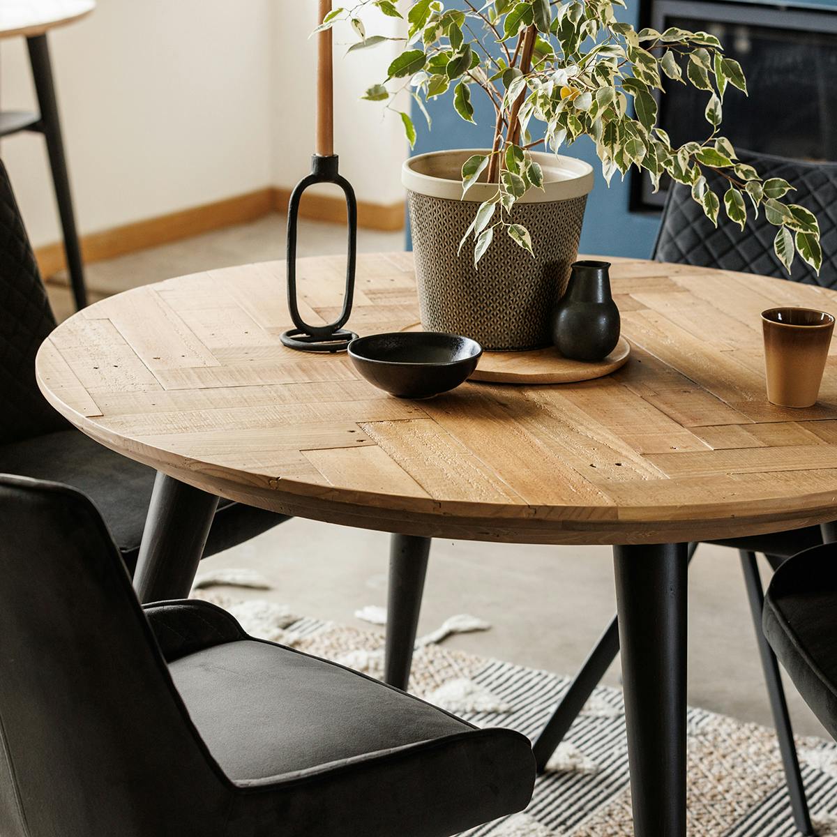 Table ronde en bois recyclé FSC motif chevron 120 cm FAGA