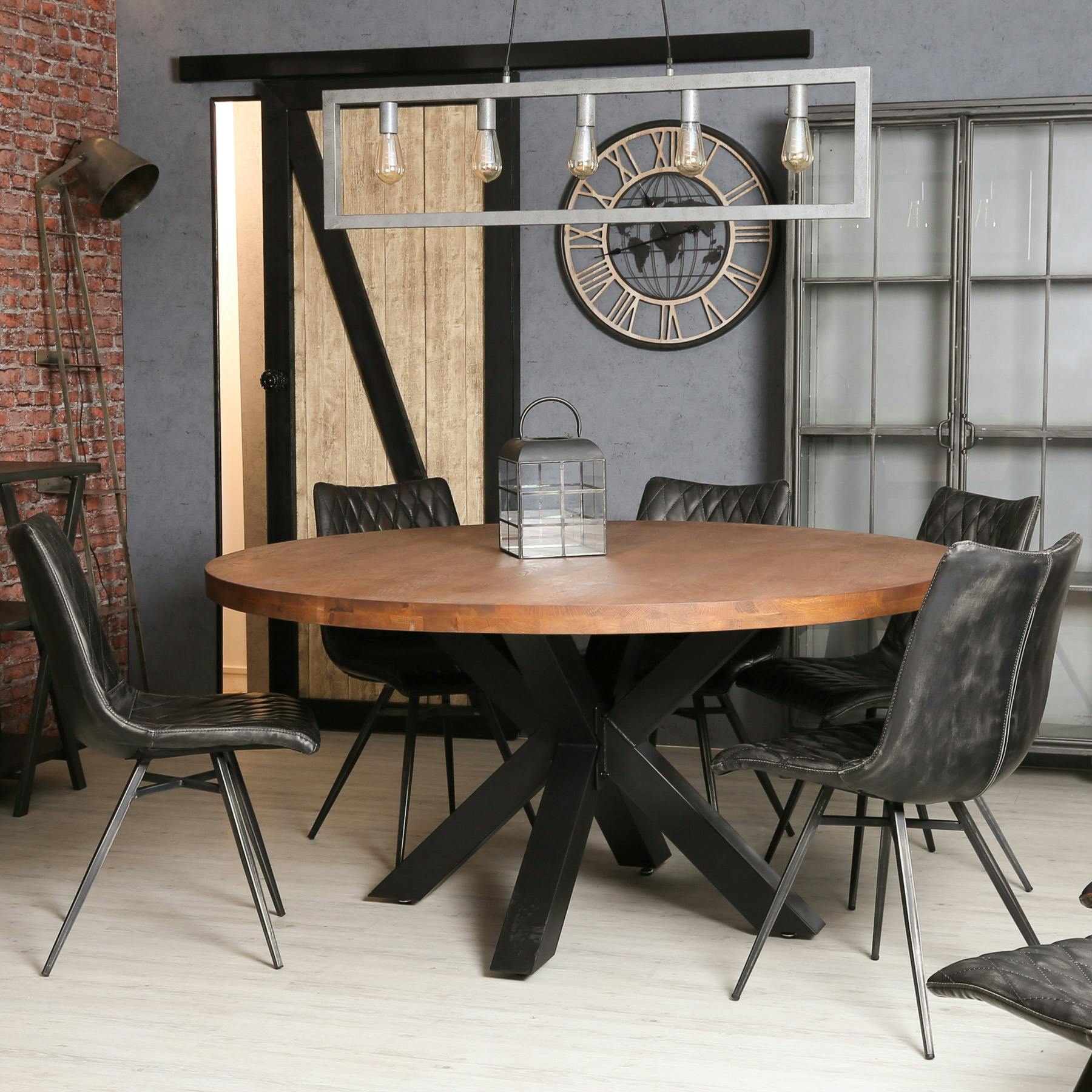 Table ronde pied central bois de chêne massif D160 cm OKA