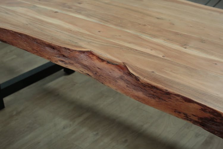 Table de repas plateau bois massif naturel pied central metal style contemporain