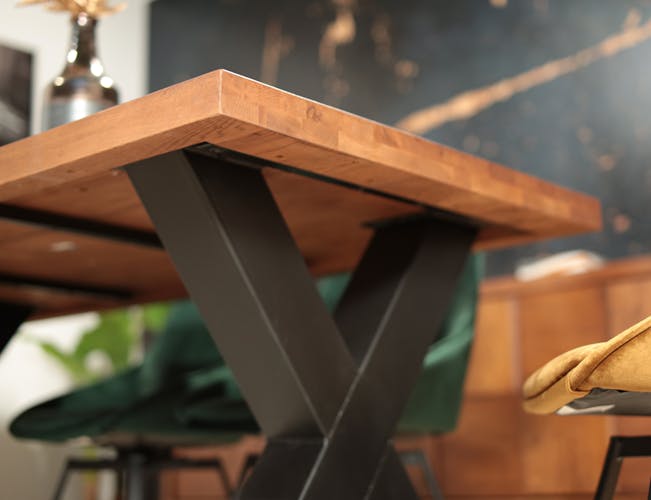 Table de repas bois massif pieds en croix metal style contemporain