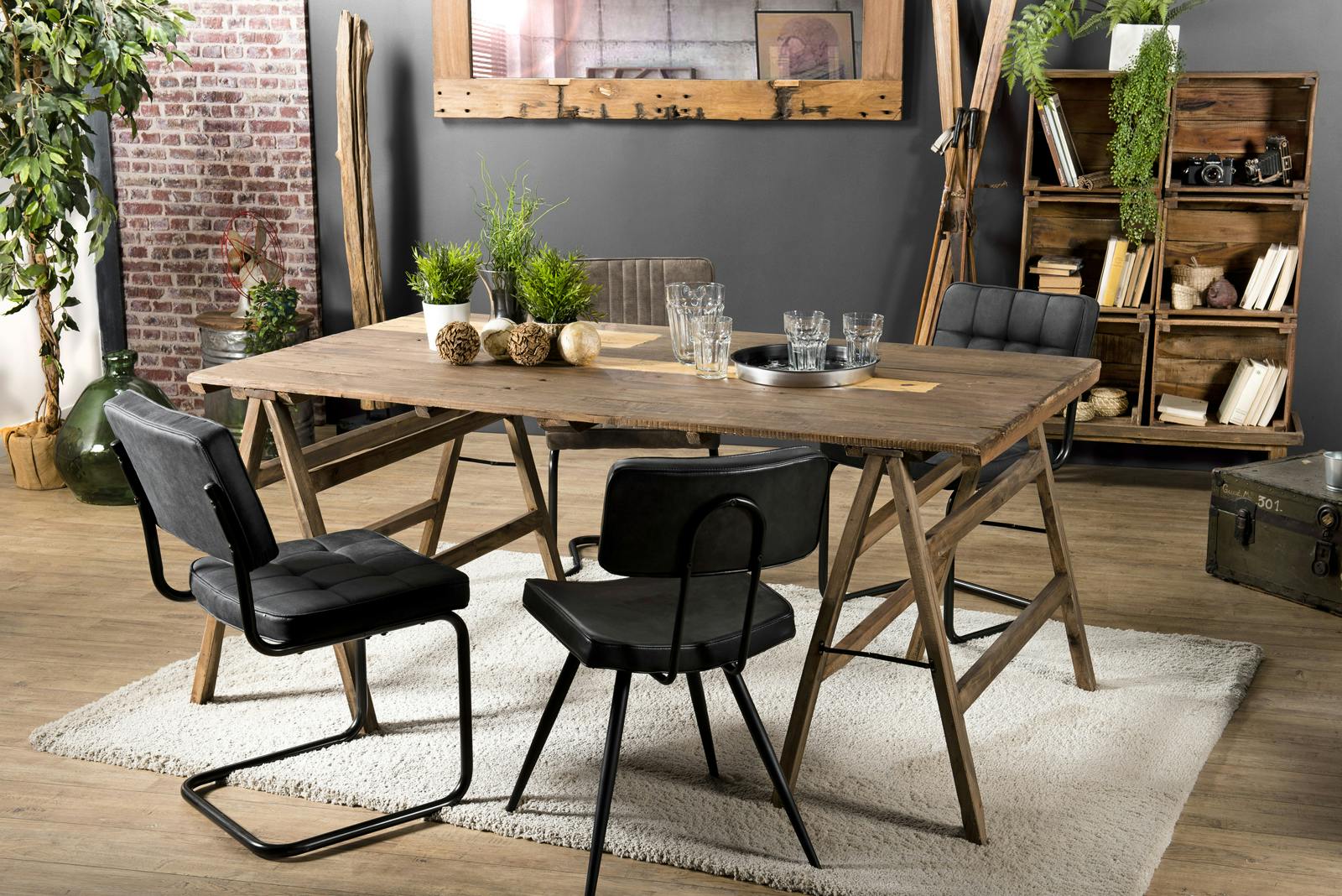 Table de repas en bois recylce sur treteaux style campagne