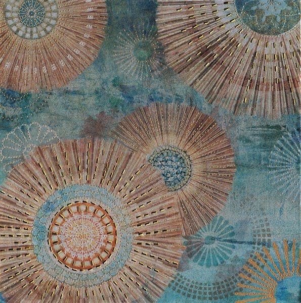 Tableau abstrait 40x40 - rosaces bleues et argentées, ajout de métal en relief