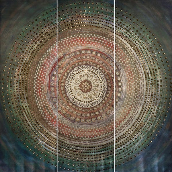 Tableau Abstrait Triptyque Rosace 120x120. Doré. Ajout d'éléments métal en relief. Peinture acrylique
