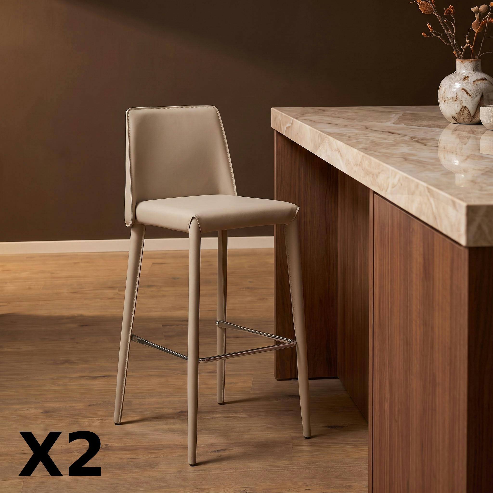 Tabouret de bar beige en simili avec repose-pieds (x2) CORTINA