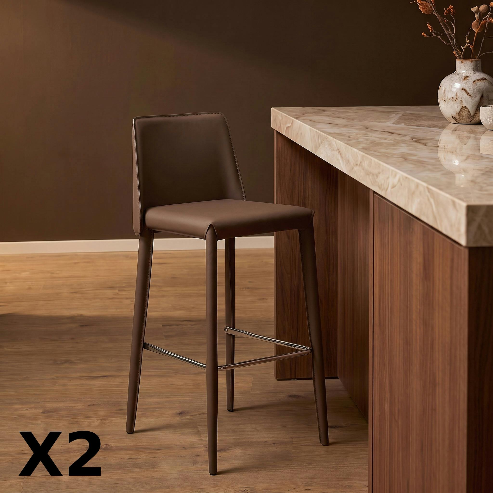 Tabouret de bar marron en simili avec repose-pieds (x2) CORTINA