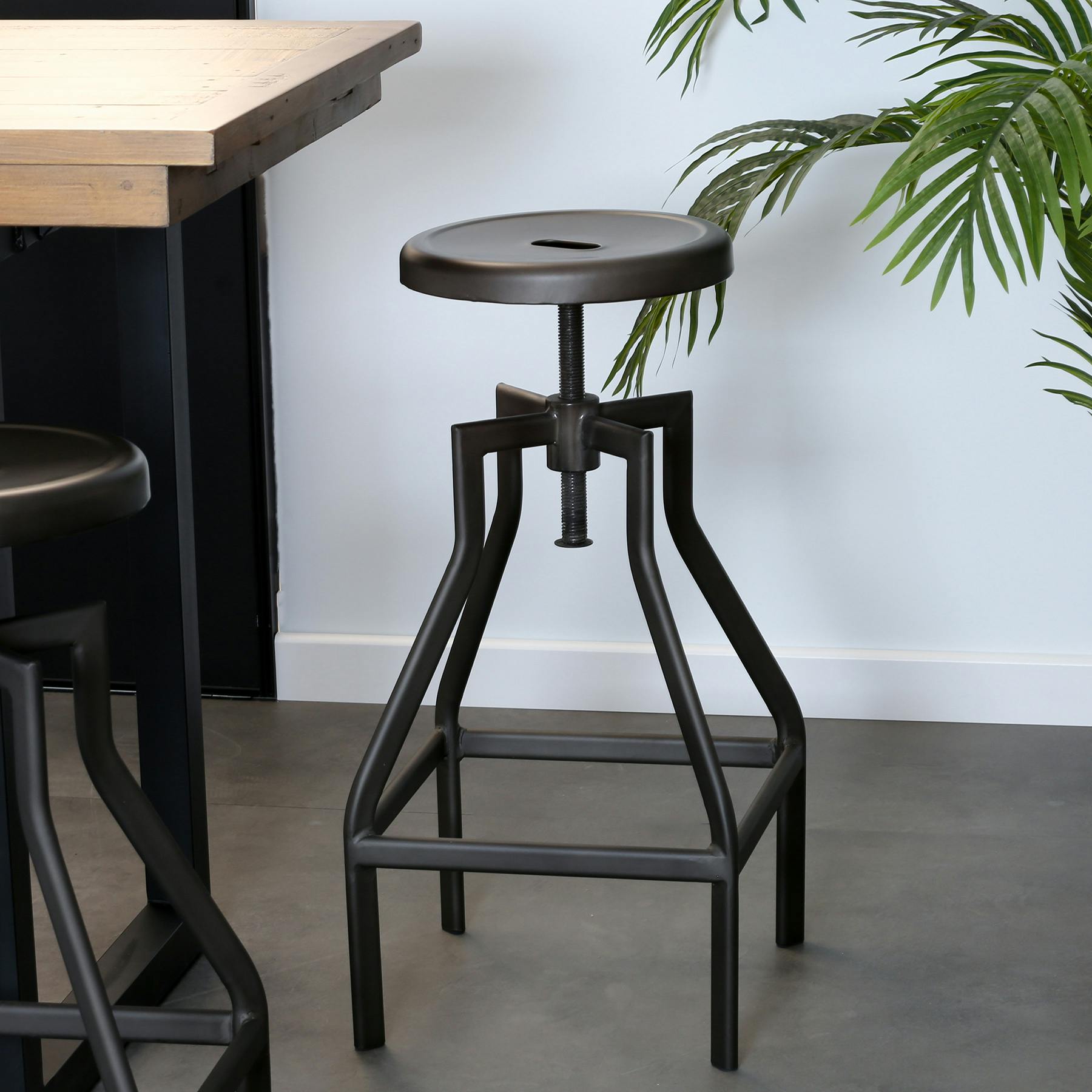 Tabouret reglable de bar en metal gris style industriel