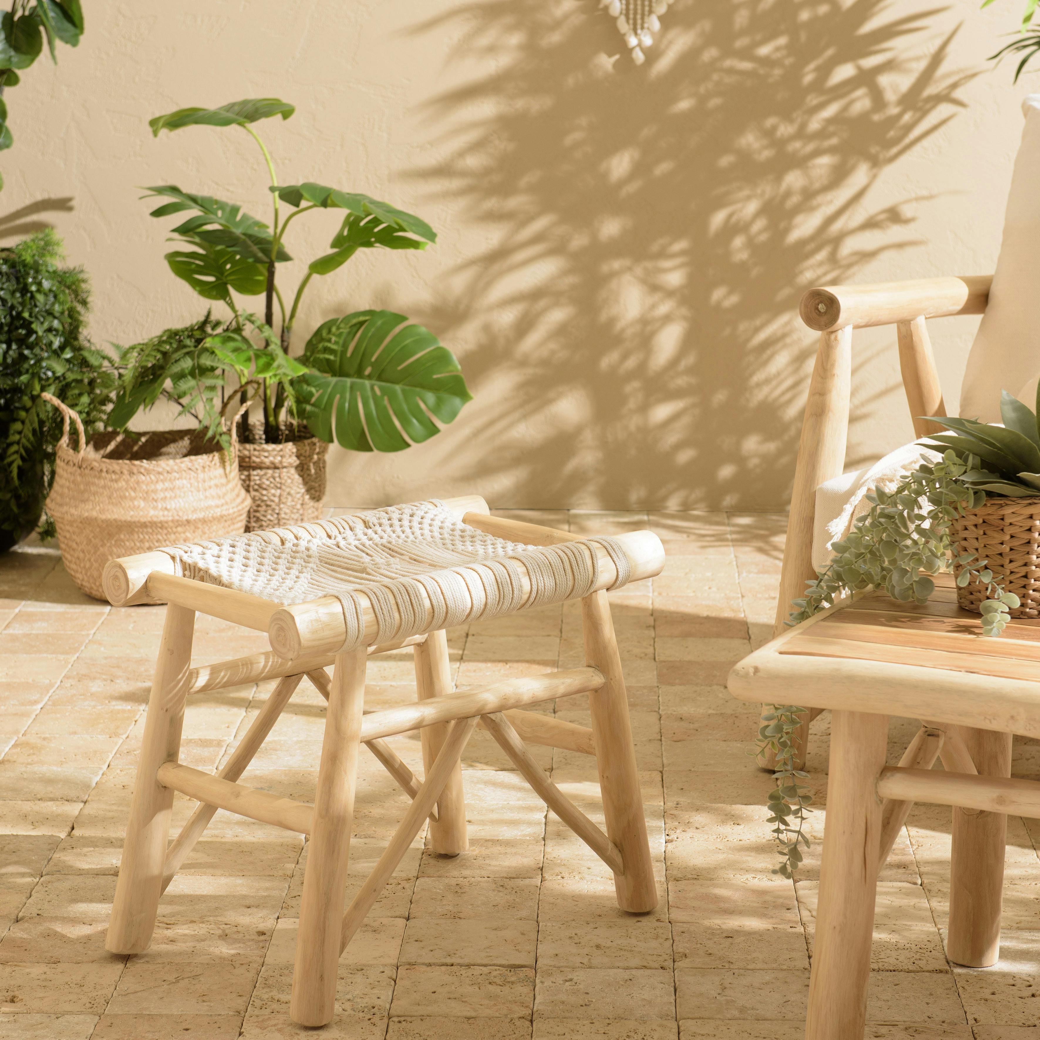 Tabouret rondins de teck naturel assise macramé blanc MANAK