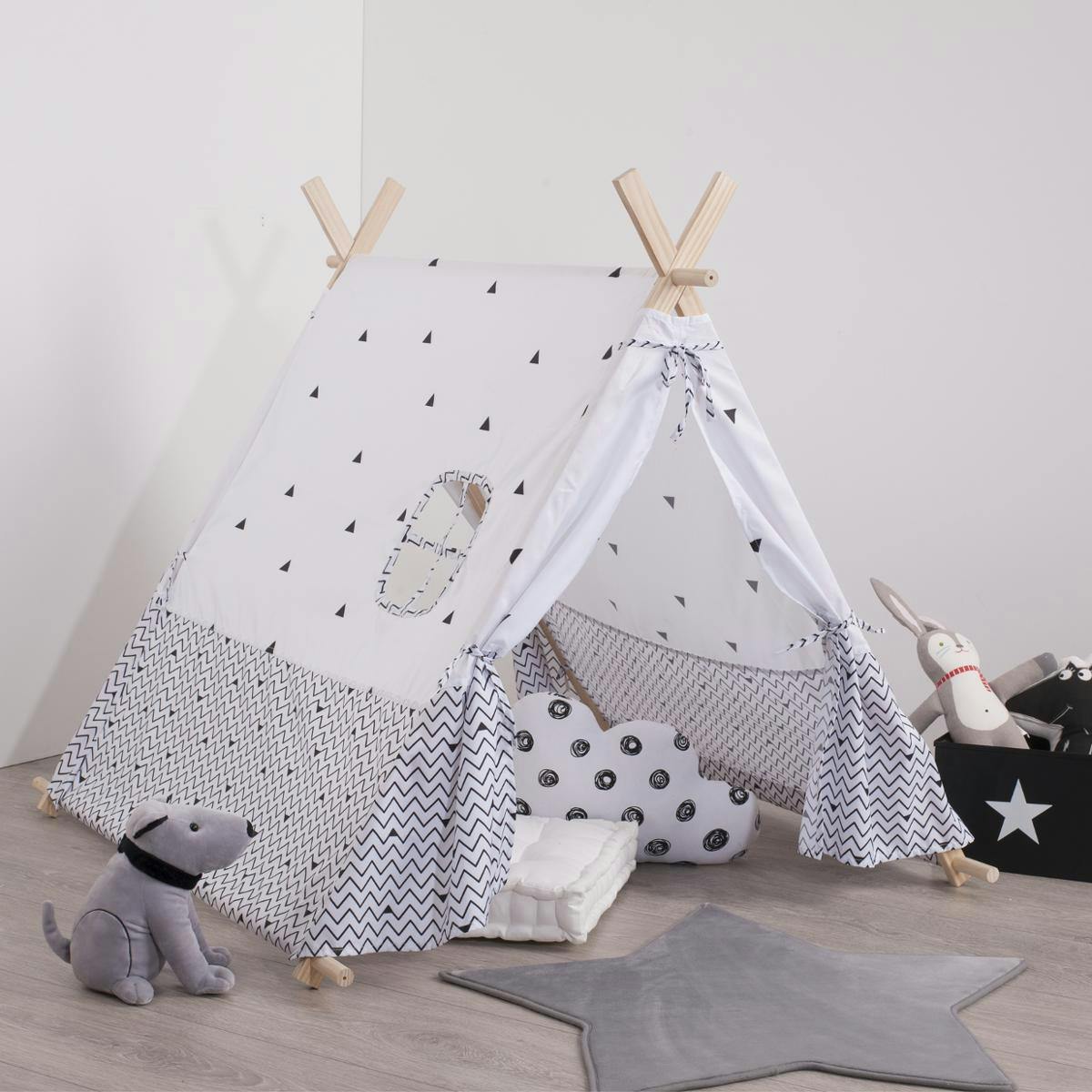 Tente en bois et tissu