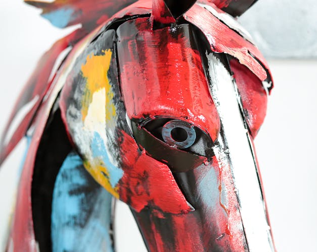 Tête de cheval en métal multicolore sur socle H75x47x21cm