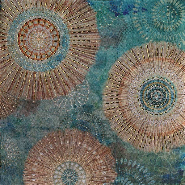 Toile abstraite 40x40 - rosaces peintes et éléments de métal en relief