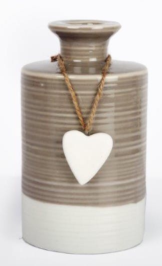 Vase bouteille céramique écrue et choco striée avec son c?ur suspendu D9,1xH15,7cm