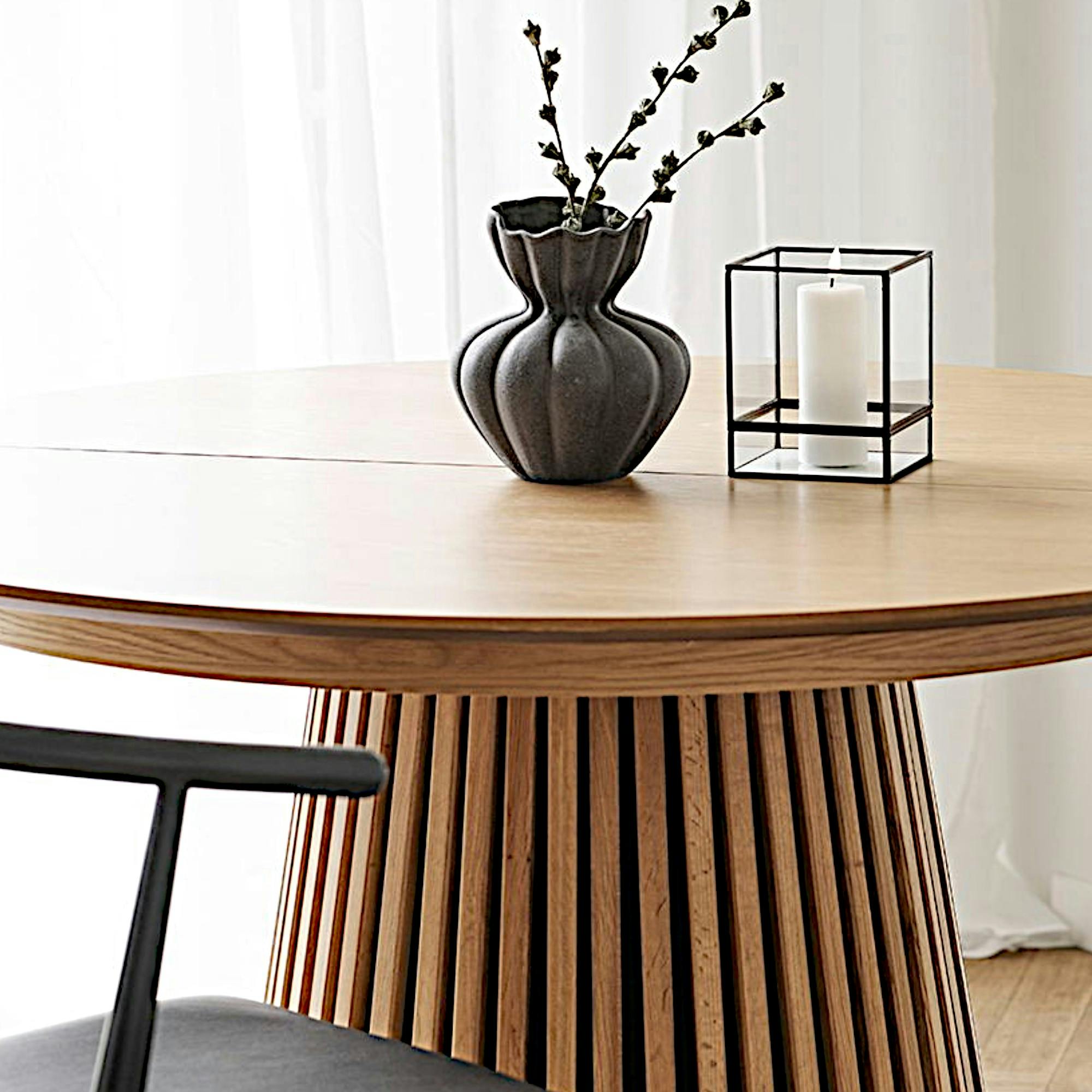 Vase corolle en céramique noire