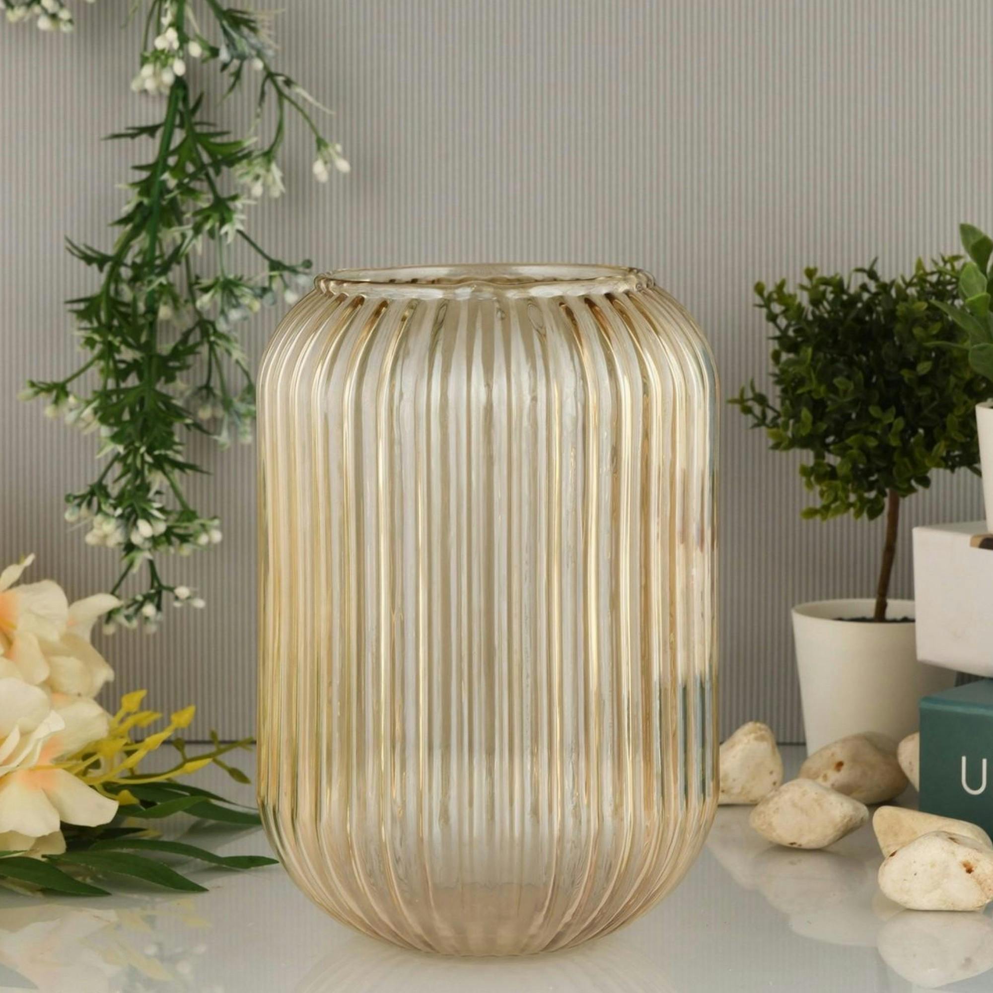 Vase en verre rainuré ambré – style vintage