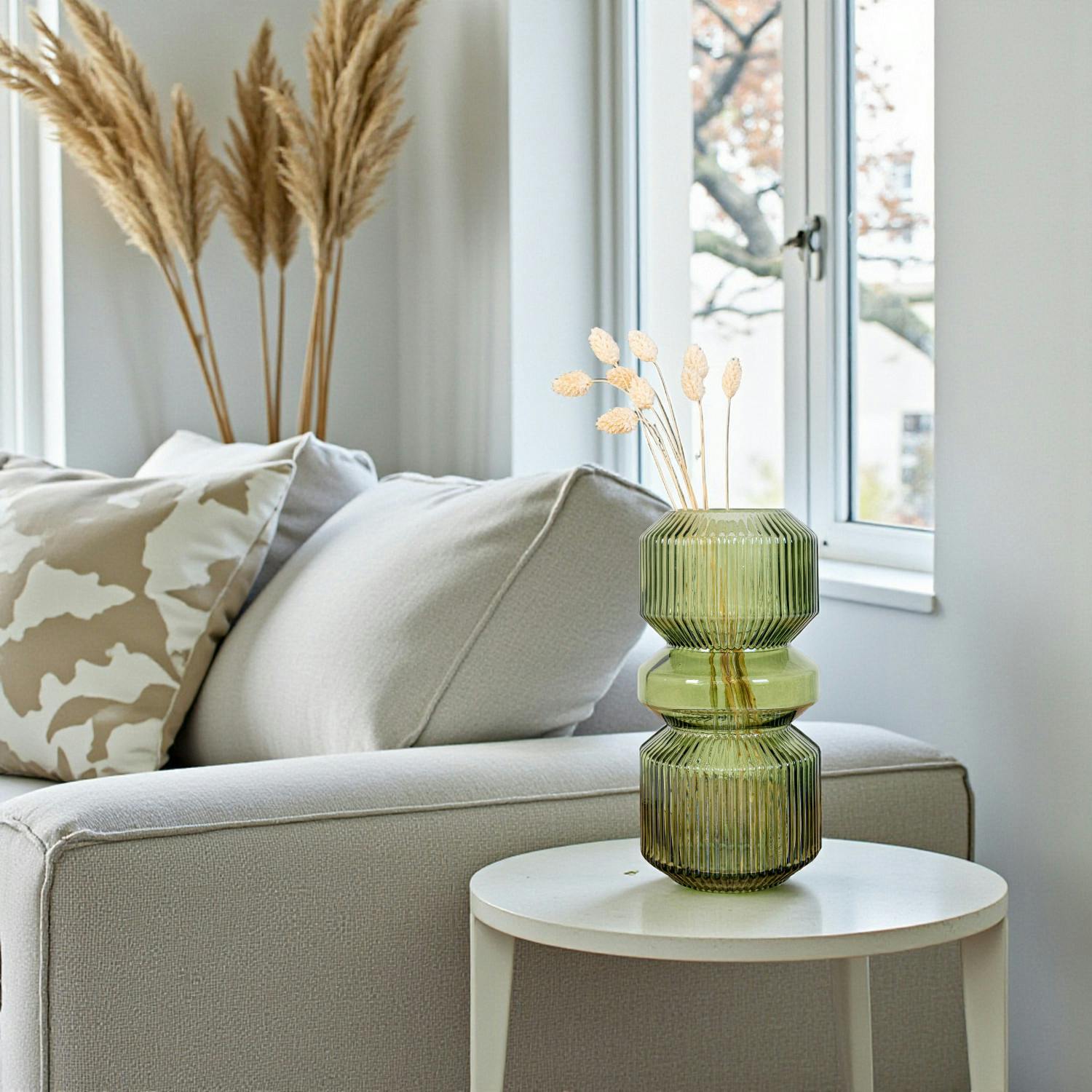 Vase en verre strié design sablier vert