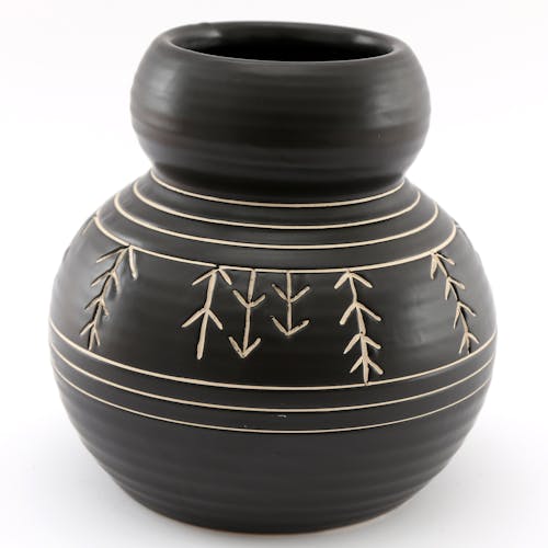 Vase noir motif ethnique 20 cm