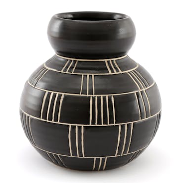  Vase noir motif linéaire 15 cm
