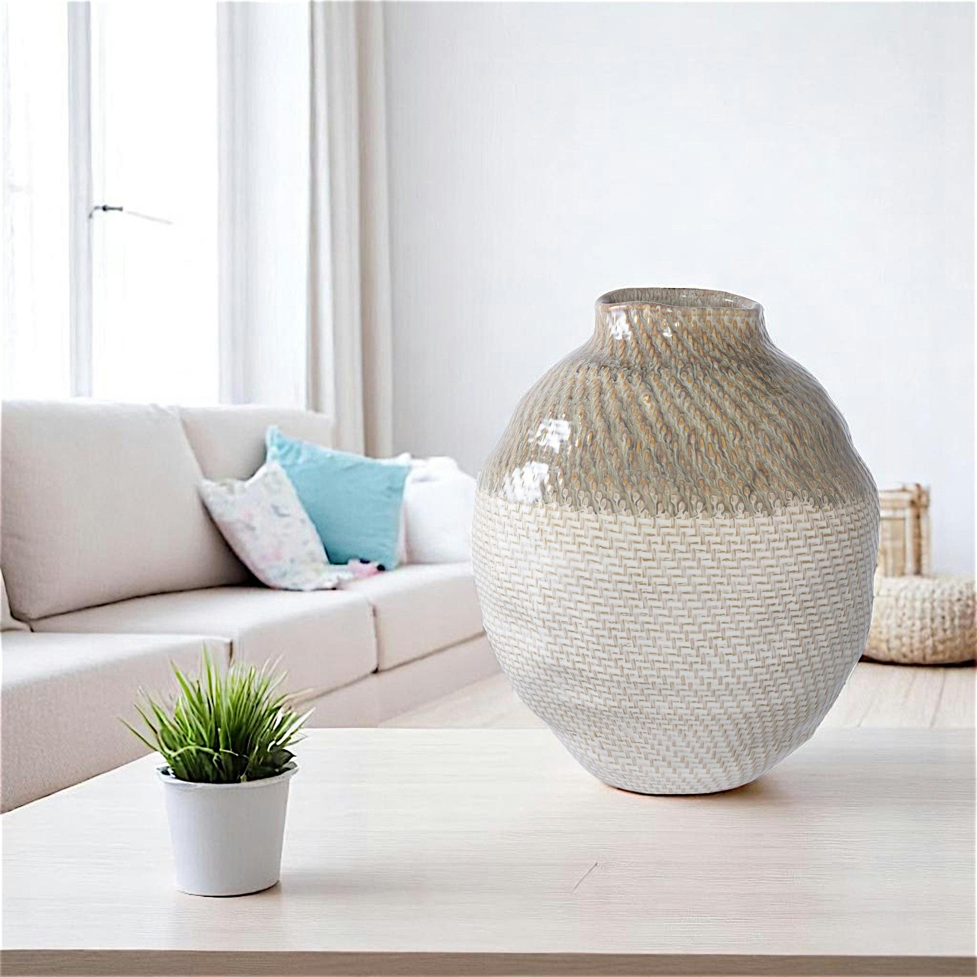 Vase rond vert et blanc, effet vannerie