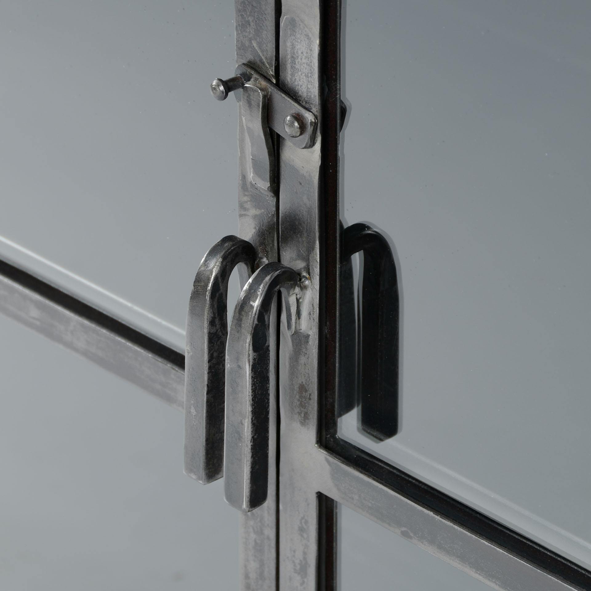 Vitrine industrielle métal verre ROADIES | Vaisseliers | Pier Import