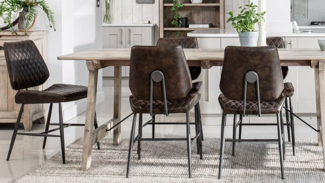 Des chaises de salle à manger design et confortables, c'est