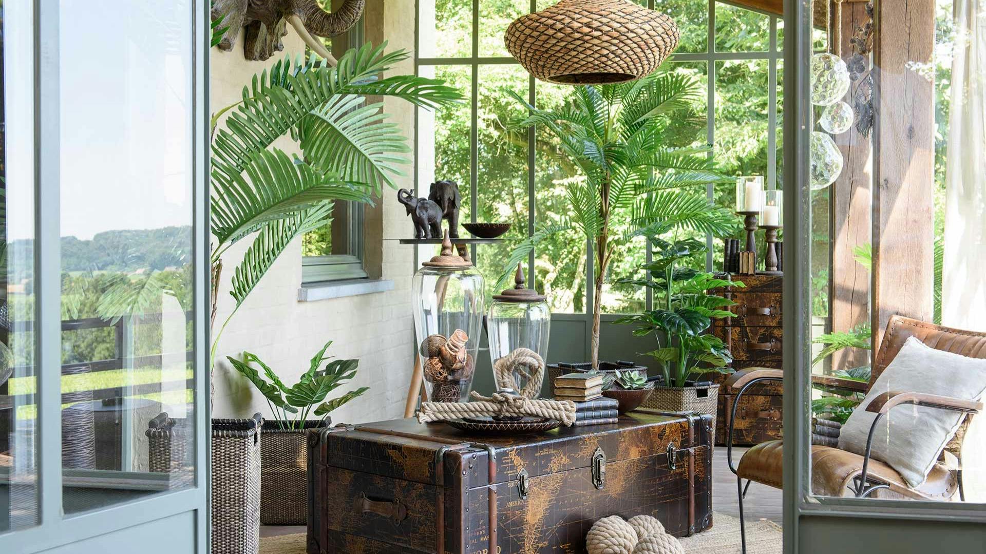 Objets de décoration : statuettes, lanternes...