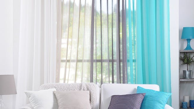 Rideaux et voilages : rouge, gris...